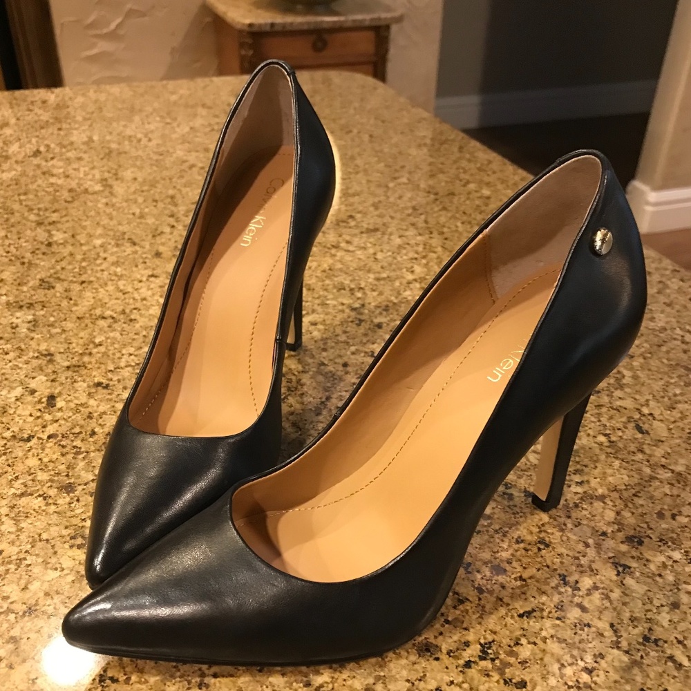 Calvin Klein Black pumps / heels - size 6